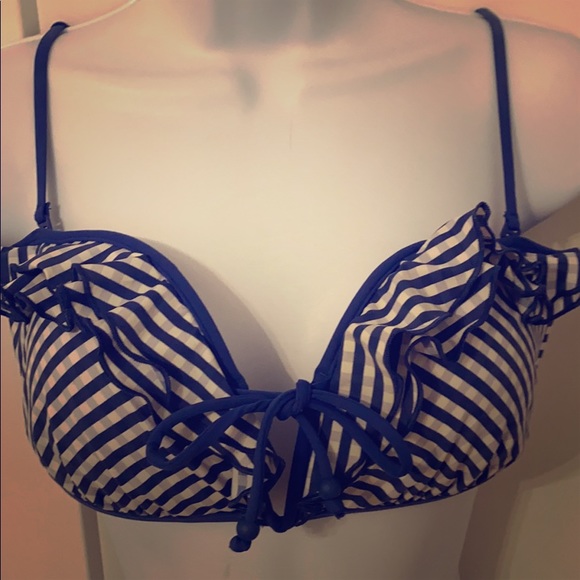 Seafolly Bikini- Large Top, Small Bottoms - Picture 2 of 5